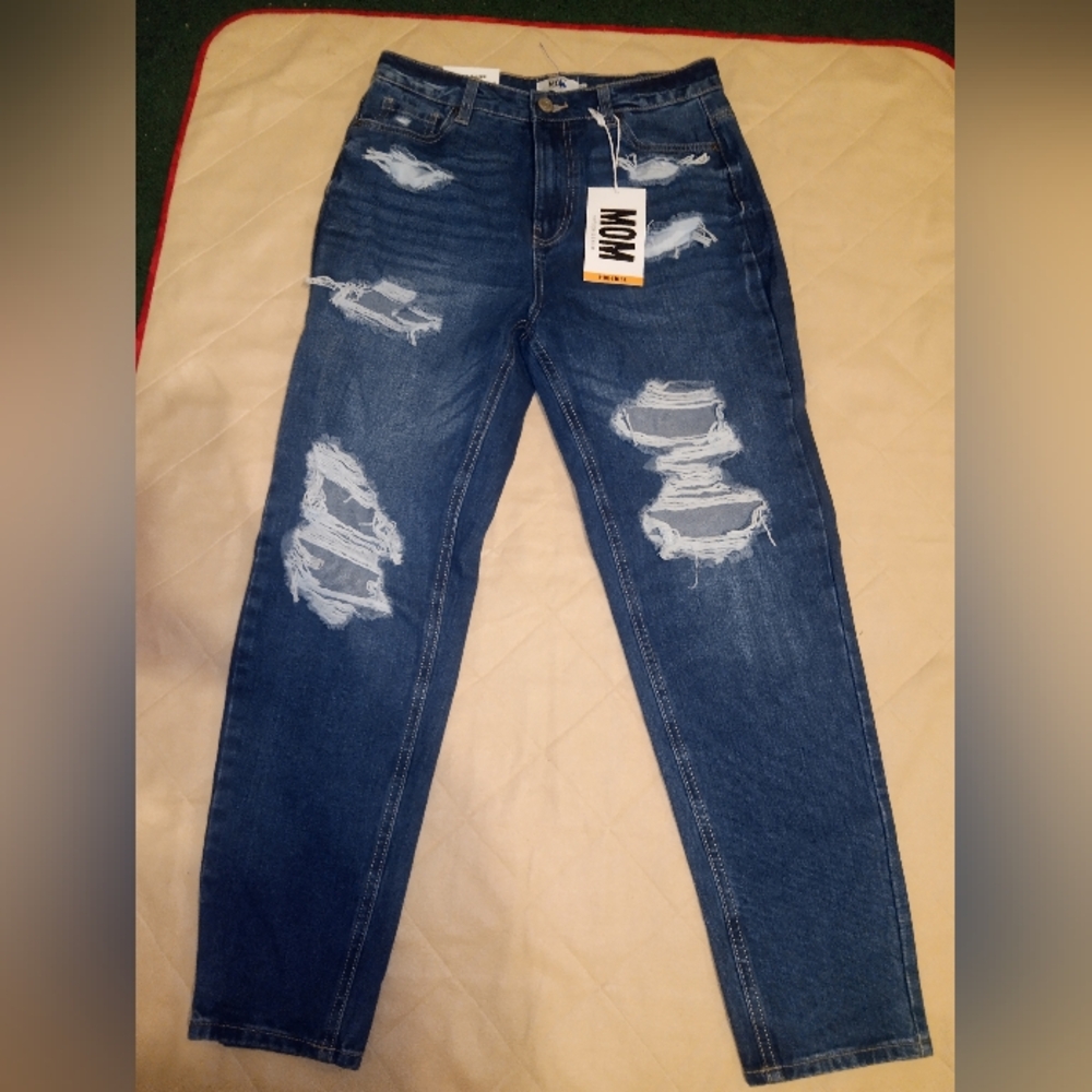 NWT Mom Refgue High Rise Distressed Blue Jeans Size 5.
